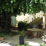 Au Grand Bonheur Bed & Breakfast Besseges