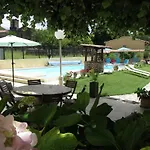 Au Grand Bonheur Bed & Breakfast Besseges