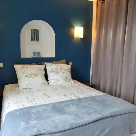Au Grand Bonheur Bed & Breakfast Besseges