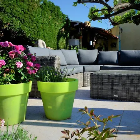 Au Grand Bonheur Bed and Breakfast Besseges